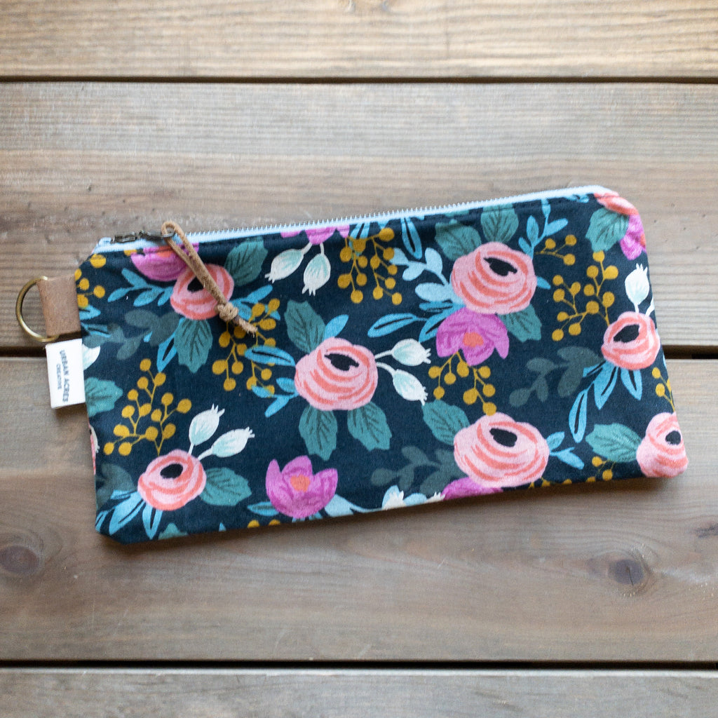 EVELETH - Zip Pouch - Navy Floral